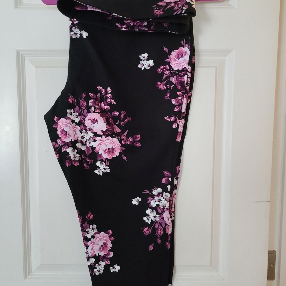 TORRID Black Purple leggings 4R
